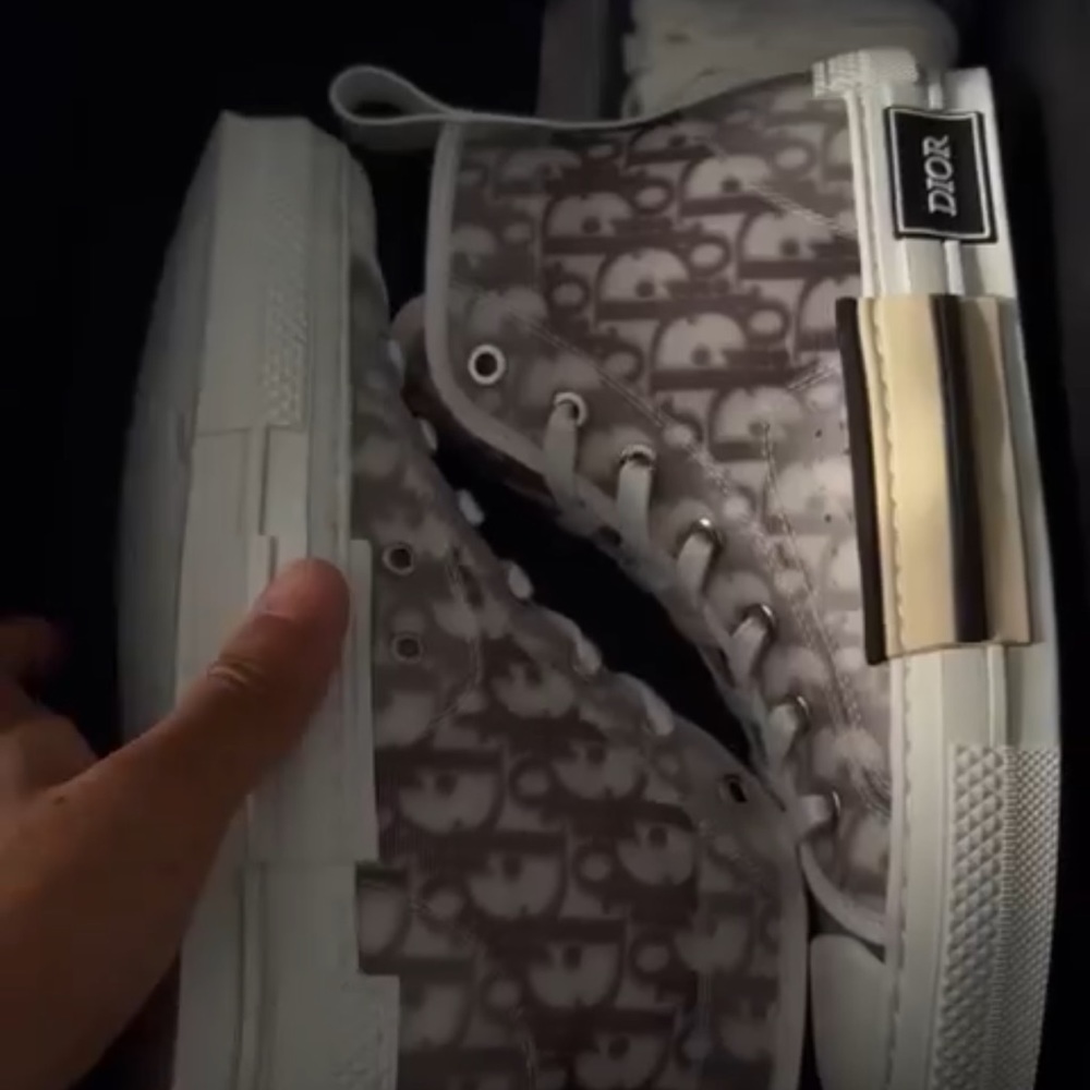 Dior b 23, brand new never worn. Price is negotiable make an offer.